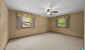 538 17th Ave S, Brookings, SD 57006