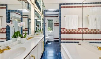 76 Battery Ln, Jamestown, RI 02835