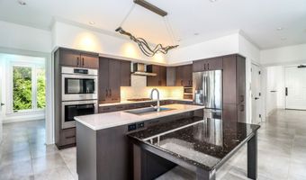 13 Kellogg St, Brookfield, CT 06804