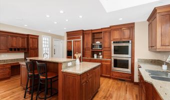 19 Pinnacle Rd, Amherst, NH 03031