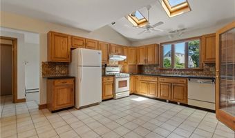 20 Drowne Pkwy, East Providence, RI 02916