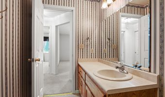 1107 Ashwood Dr, Auburn, IN 46706