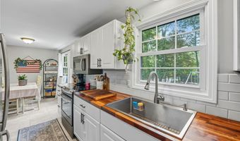 94 Maxson Hill Rd, Hopkinton, RI 02804