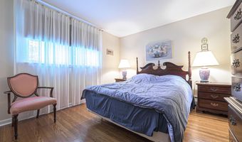 9 Cordova Dr, Absecon, NJ 08201