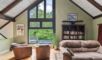 27 Whippoorwill Ln, Bethany, CT 06524