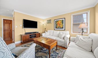 16 Gibbs Rd, Amity Harbor, NY 11701