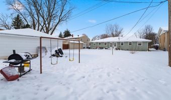 2325 N BALLARD Rd, Appleton, WI 54911
