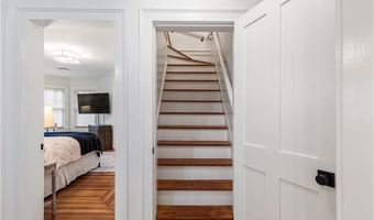 21 Bedlow Ave, Newport, RI 02840