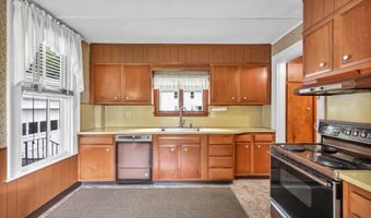 44 Maple Ave, Canton, CT 06019