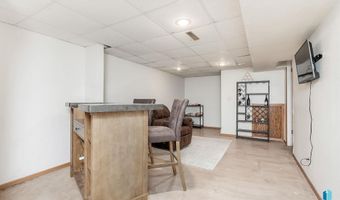 2105 E Sylvan Cir, Brandon, SD 57005