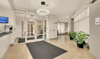 880 N POLLARD St 801, Arlington, VA 22203