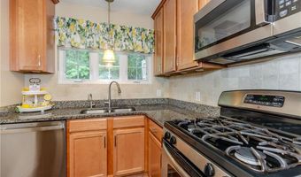 25 Venturi Grn A, North Providence, RI 02904