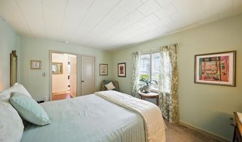 29 Park Ave, Belford, NJ 07718