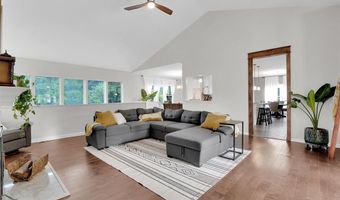 215 Cobblefield Ct, Ballwin, MO 63011