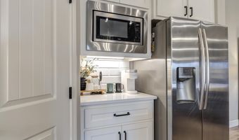 135 Calvin Dr, Wolfforth, TX 79382