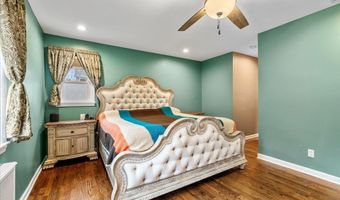 50 Towne St, Amityville, NY 11701