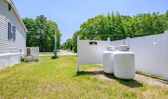 2 Windsor Dr, Alfred, ME 04002