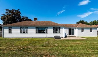 8 Somerset Rd, Cranston, RI 02910