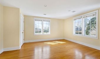 9 Ocean Lawn Ln, Newport, RI 02840