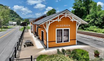 342 S Monroe St, Alderson, WV 24910