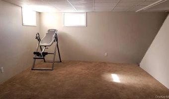 77 Lynton Rd, Albertson, NY 11507