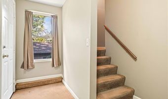 24 Smith St, Lincoln, RI 02865