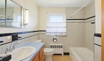 145 Glenwood Dr, North Kingstown, RI 02852