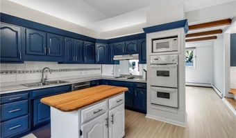 21 Tee Ct, Amherst, NY 14221