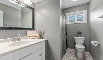 524 Lakeshore Cir, Annandale, MN 55302