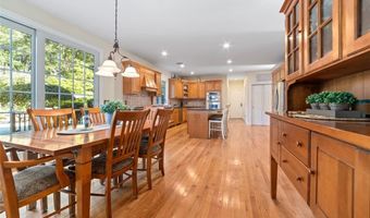 273 Finch Ln, North Kingstown, RI 02874