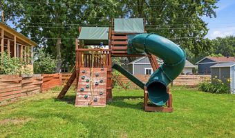 301 Walnut Ln, Apple Valley, MN 55124