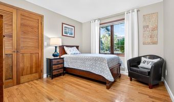9 MEADOWBROOK Ln, Appleton, WI 54914