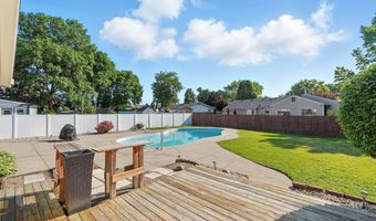 704 S Dewey St, Auburn, IN 46706