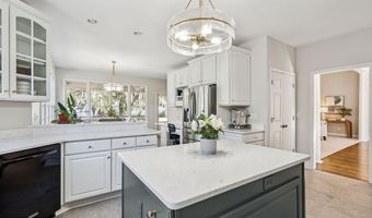 210 Old Plantation Dr W, Beaufort, SC 29907