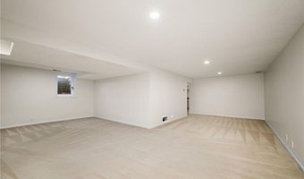 953 Redwood Dr, Apple Valley, MN 55124