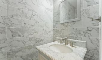 147 I U Willets Rd, Albertson, NY 11507