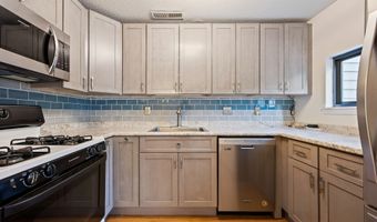 10 Ives Hill Ct 10, Cheshire, CT 06410