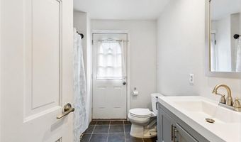 80 Woodbridge Dr, East Greenwich, RI 02818