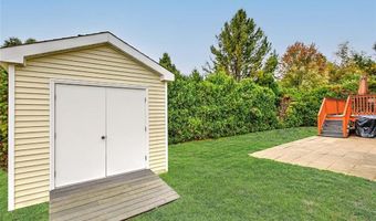 29 Lake Ave, Barrington, RI 02806