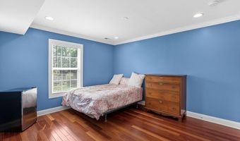 6932 ALPINE Dr, Annandale, VA 22003
