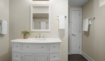 10 Roxbury Rd, Madison, WI 53704