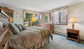 2213 SUNRISE Dr, Appleton, WI 54914