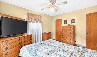 3 Solar Dr, Ambridge, PA 15003
