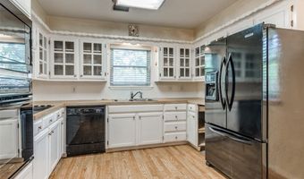 6829 NW 27th St, Bethany, OK 73008