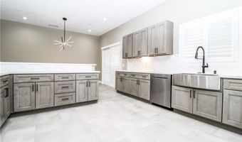 19299 Roanoke Rd, Apple Valley, CA 92307