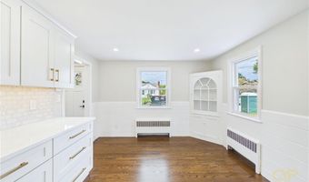 28 Eden Crest Dr, Cranston, RI 02920