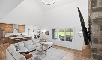 1908 Golfview Dr, Auburn, IN 46706