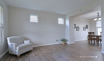 862 Heartland Park Ln, Antioch, IL 60002