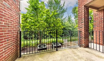 241 W Oakbrook Dr, Ann Arbor, MI 48103