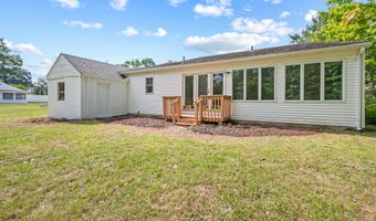 18 Grove Rd, Cromwell, CT 06416